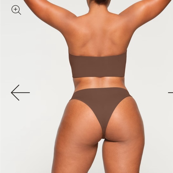 SKIMS Fits Everybody Bandeau Tan Bra - Picture 3 of 9